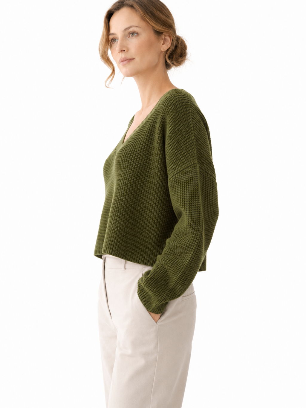 MY016 green cropped v-neck knit sweater side model view