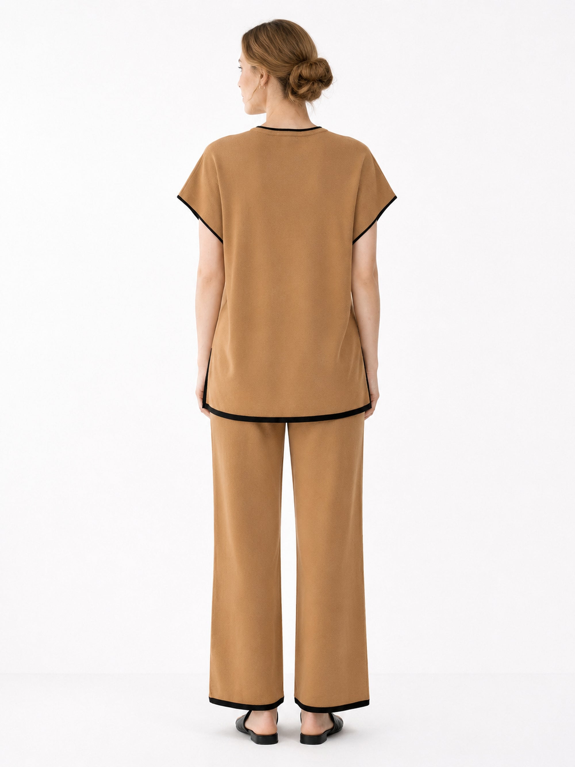 MY001 brown contrast-trim sleeveless knit set back model view