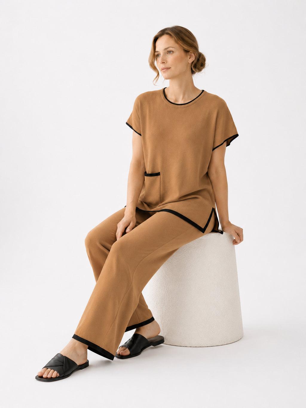 MY001 brown contrast-trim sleeveless knit set seated model view