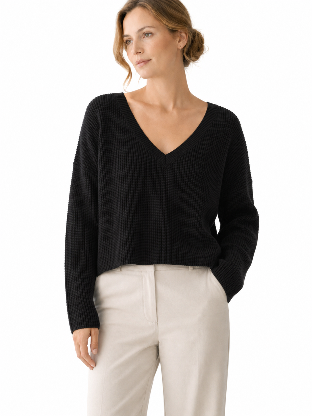 MY016 black cropped v-neck knit sweater full-body model view